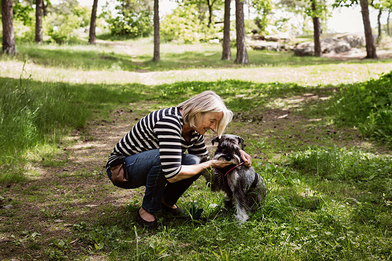 Kvinna och hund